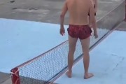 什么运动？掘金官方晒约基奇休赛期动态：没有篮球的快乐！